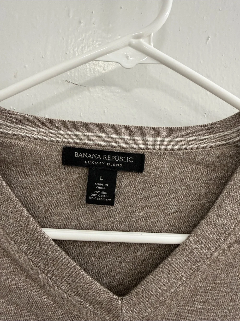 Banana Republic luxury blend v-neck pullover sweater size L